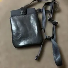 美品】土屋鞄製造所 attitu レザースマホショルダー002 (ファスナー