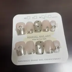 リボンとドット柄のネイルチップ