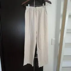 ベージュ スラックス