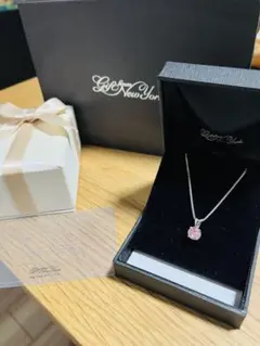 Gift from New York ピンクネックレス