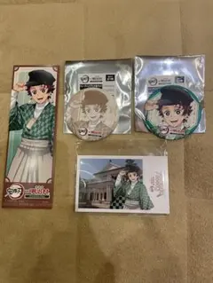 鬼滅の刃 竈門炭治郎　明治村コラボ トレーディングマット缶バッジ２点、他２点