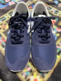 ニューバランス　スニーカー