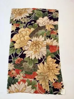 古布　はぎれ　縫い目あり　牡丹