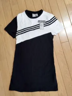 adidas　ワンピースのサムネイル