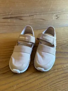 adidas 薄いピンク スリッポン キッズシューズ