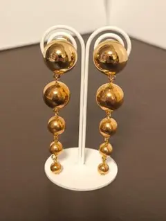 AVON ヴィンテージ　ぶら下がるボール型 イヤリング ゴールドカラー
