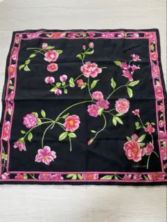 美品　レオナール　大判花柄ハンカチ