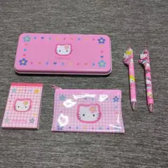 ハローキティ　缶ペンケース、その他セット