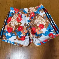 adidas レディース ショートパンツ 花柄のサムネイル