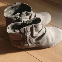 グレー スエード ブーツ ジッパー付き