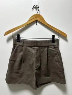 ZARA フェイクレザー　ショートパンツ