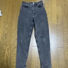 H &M ダークグレー ハイウエストデニム　ストレッチ