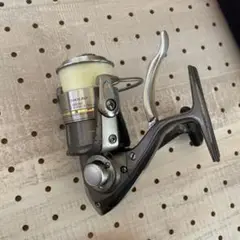 スピニングリール レバーブレーキ TRISO 2500H-LBD 中古美品 スピニングリール レバーブレーキ TRISO 2500H-LBD 中古美品