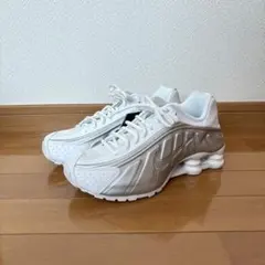 値下げ！新品未使用タグ付き/NIKE SHOX R4 24.0㎝
