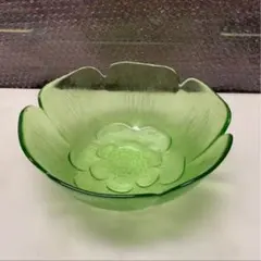 緑色花形ガラスボウル 中型 - メルカリ