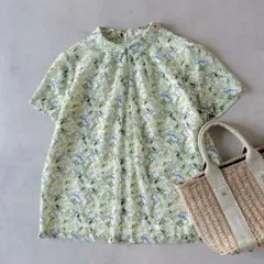 極美品☆アマカ AMACA リバティプリント 半袖ブラウス シフォン　衿付　花柄のサムネイル