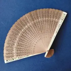 中国伝統工芸 透かし彫り 木製 扇子 専用箱付き 骨董品 高級品 - メルカリ