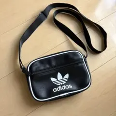 adidas ショルダーバッグ　ポシェット　アディダス　ミニエアライナーバッグ