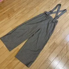 GU サスペンダー付きパンツ　140cm