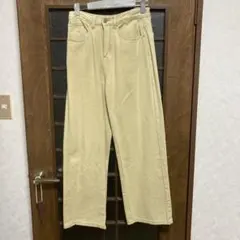 ベージュ ストレートレッグ パンツ