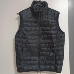 ユニクロ ウルトラライトダウンベスト　黒