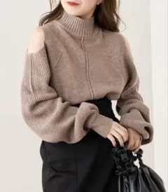 Chico 肩スリットハイネックルーズニット