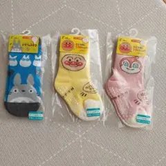 ベビー靴下3足セット（トトロ・アンパンマン・ドキンちゃん）