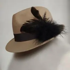 中折れハット　羽根付きベージュウール　フェルトハット　　中古　美品