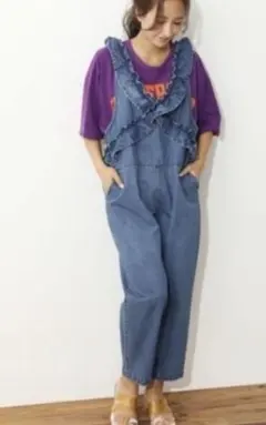 【美品】ロデオクラウンズワイドボウル　デニムフリルオーバーオール　ライトブルーのサムネイル