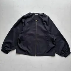 axes femme ブルゾン ノーカラー ジップアップ 紺 M（H100）のサムネイル