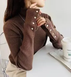 未使用 discoat リブ袖口ボタンタートルネックプルオーバー ブラウン 茶色