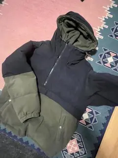 フード付きダウンジャケット 黒とオリーブグリーン