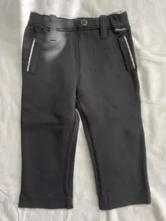 フォーマルにも使えそうなズボンです。