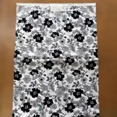 モノトーン 花柄 プリント生地 少しカット有り