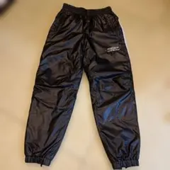 【美品】umbro ブラックピステパンツ 150 中綿入り防寒