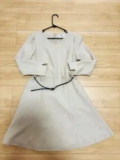 NATURAL BEAUTY BASIC ベージュ Vネックワンピース Sサイズ