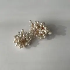 パールと金色ワイヤーのピアス