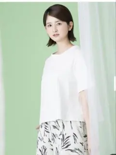 23区 ホワイト クロップド丈 半袖Tシャツ38のサムネイル