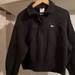 Nike 黒 襟付きトレーナー