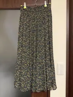 花柄ロングプリーツスカート 黒地/ローリーズファーム