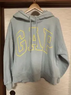 人気色！GAP フード付きロゴパーカー ライトブルー