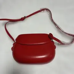 赤 フラップ式ショルダーバッグ