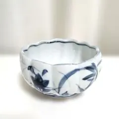 青い花柄の陶器ボウル　小鉢　中鉢