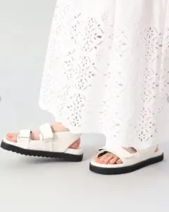 未使用　UNTITLED ダブルベルト　サンダルのサムネイル