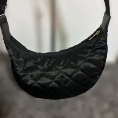 【美品】ラシットラウンドショルダーバッグ　キルティング　金具ゴールドのサムネイル