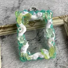 3138. キーホルダー トレカケース ホイップデコ