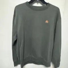オリーブグリーン 刺繍ロゴ トレーナー