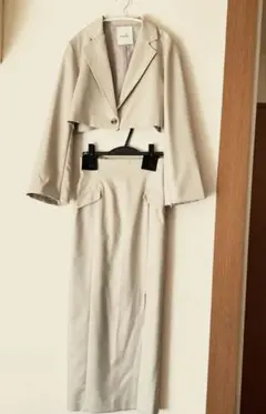 dazzlin ベージュ クロップドジャケット スカートセットアップ