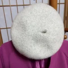 グレー　ベレー帽