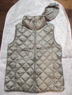 未使用　ユニクロ　ウルトラライトダウンベスト ダイヤキルト　M